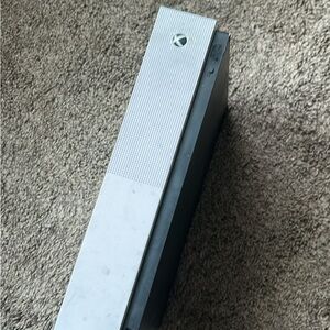 Xbox one s all digital (gamesir controller all cables included)